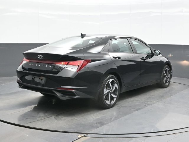 Used 2023 Black Hyundai SEL image 9