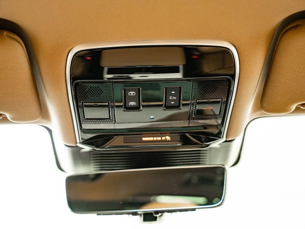 New 2026 Belgravia Green Land Rover SE image 39