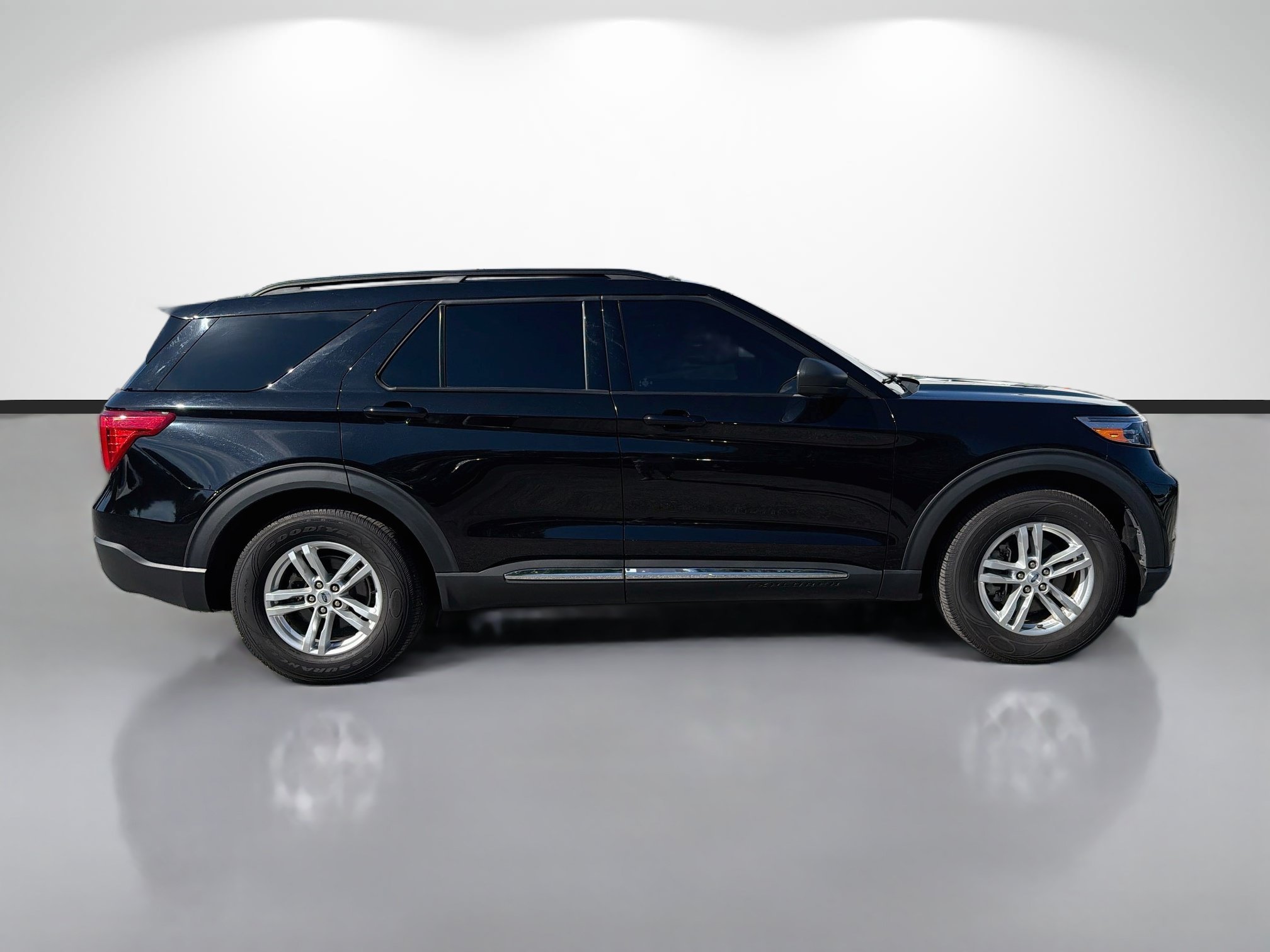 Used 2023 Black Metallic Ford XLT image 6