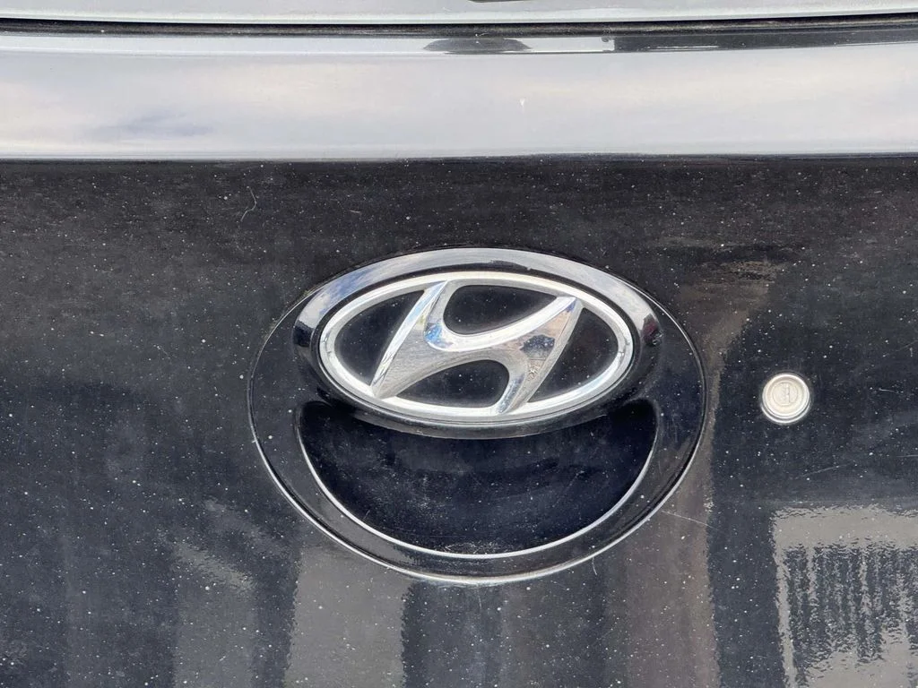 Used 2014 Black Hyundai GS image 12
