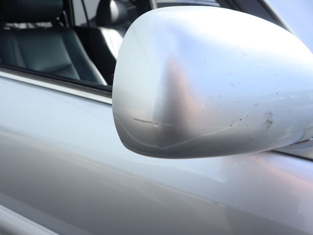 Used 2006 Titanium Metallic Lexus 470 image 25