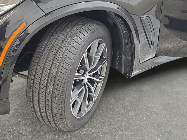 Used 2022 Black Sapphire Metallic BMW xDrive40i image 32
