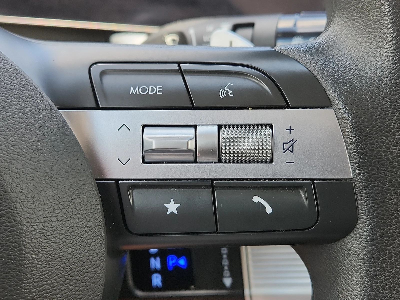 Used 2025 White Hyundai SEL image 15