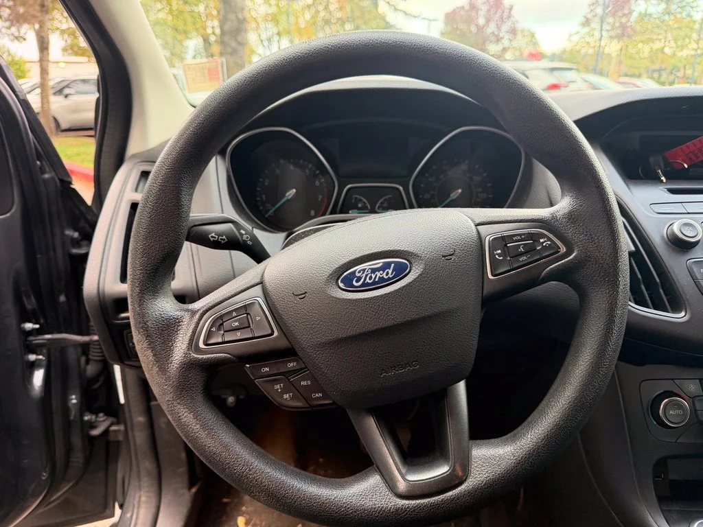 Used 2017 Magnetic Ford SE image 16