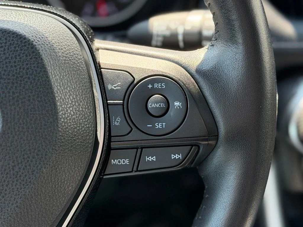 Used 2020 Gray Toyota XLE Premium image 13