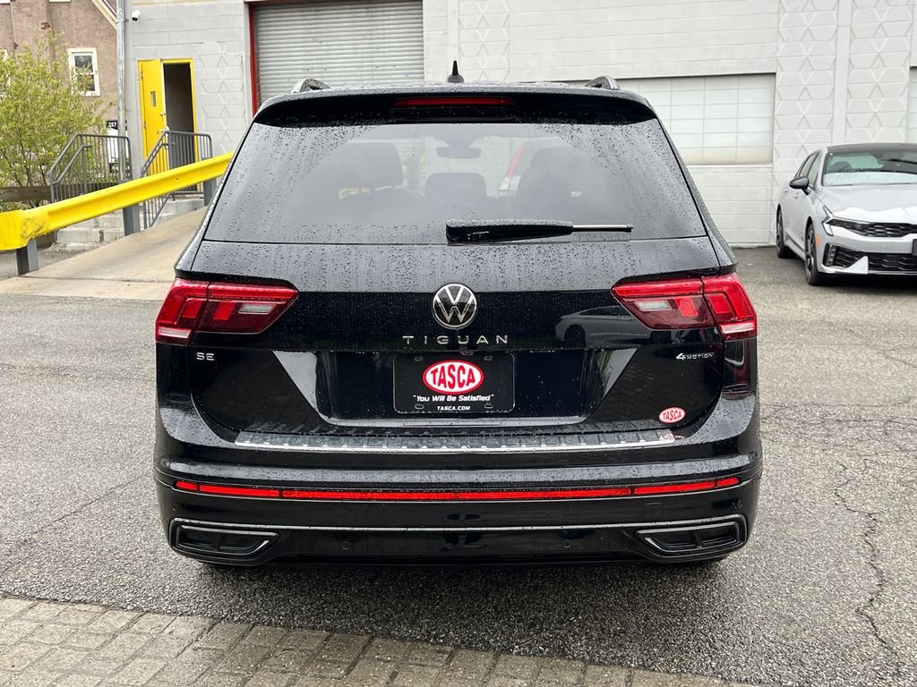 Used 2024 Black Volkswagen 2.0T SE R-Line Black image 3