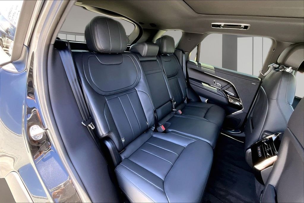 New 2026 SANTORINI BLACK Land Rover Dynamic SE image 10
