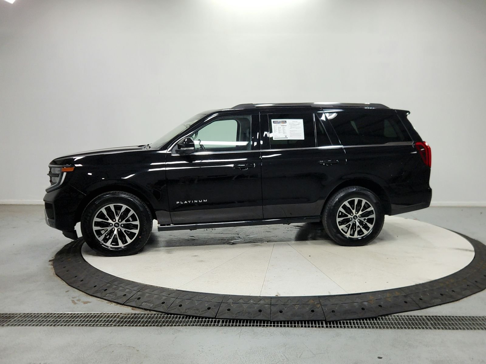 Used 2025 Agate Black Ford Platinum image 5