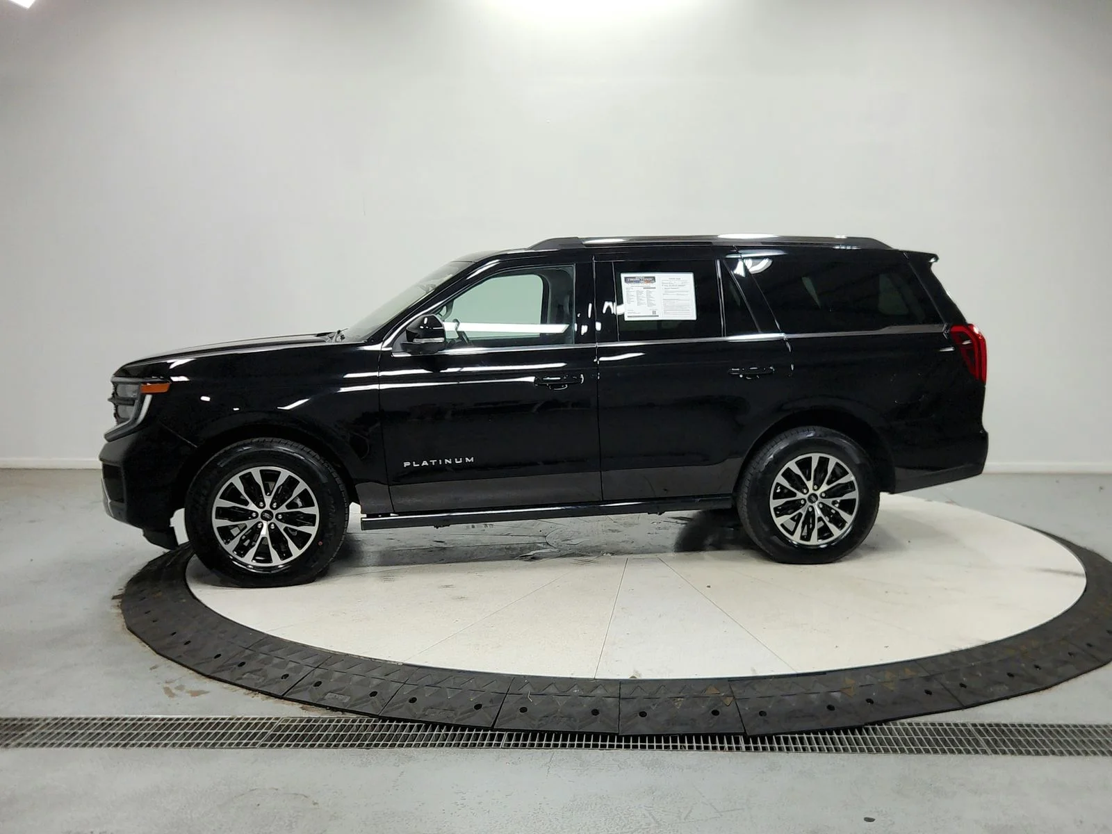 Used 2025 Black Ford Platinum image 5