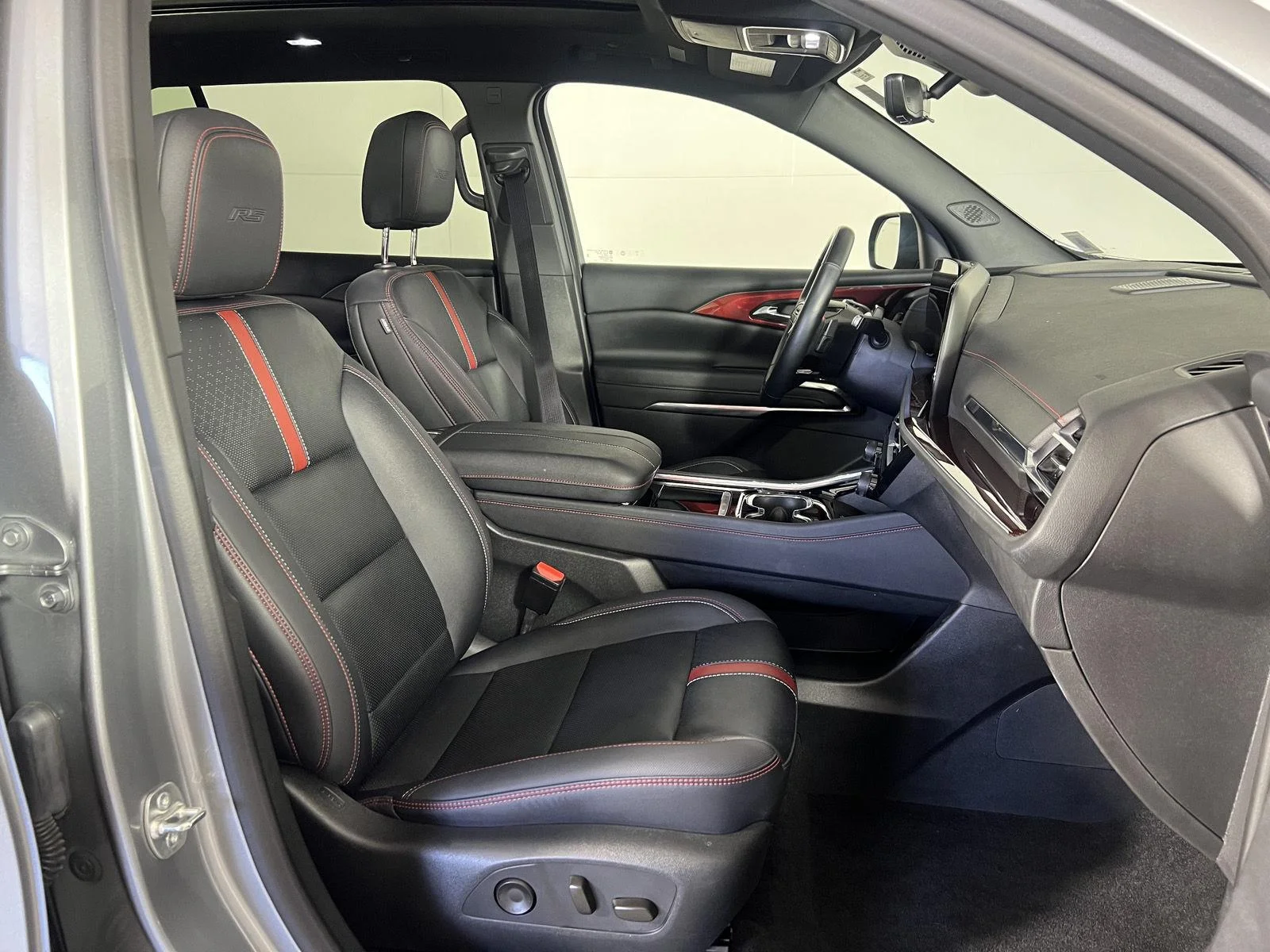 Used 2025 Sterling Gray Metallic Chevrolet AWD RS image 14