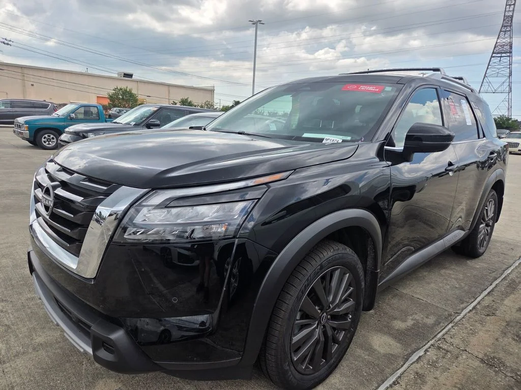 2025 Nissan Pathfinder SL