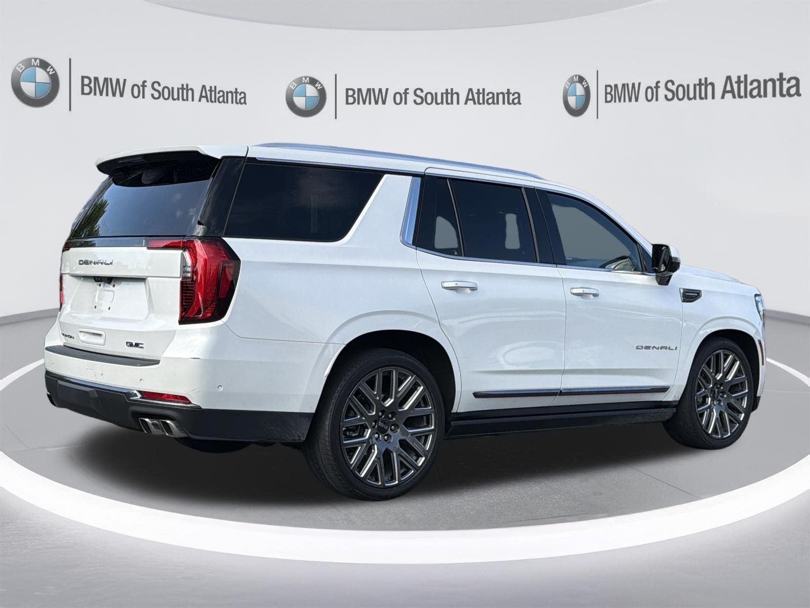 Used 2025 White Frost Tricoat GMC Denali Ultimate image 29