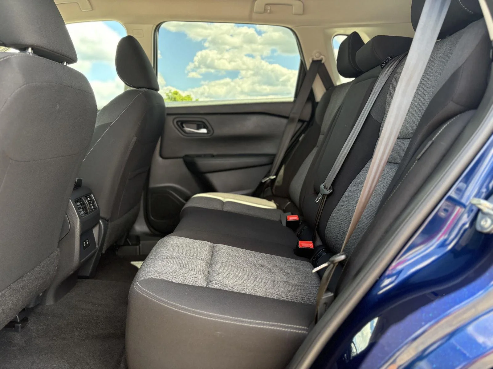 Used 2025 Deep Ocean Blue Pearl Nissan SV image 11