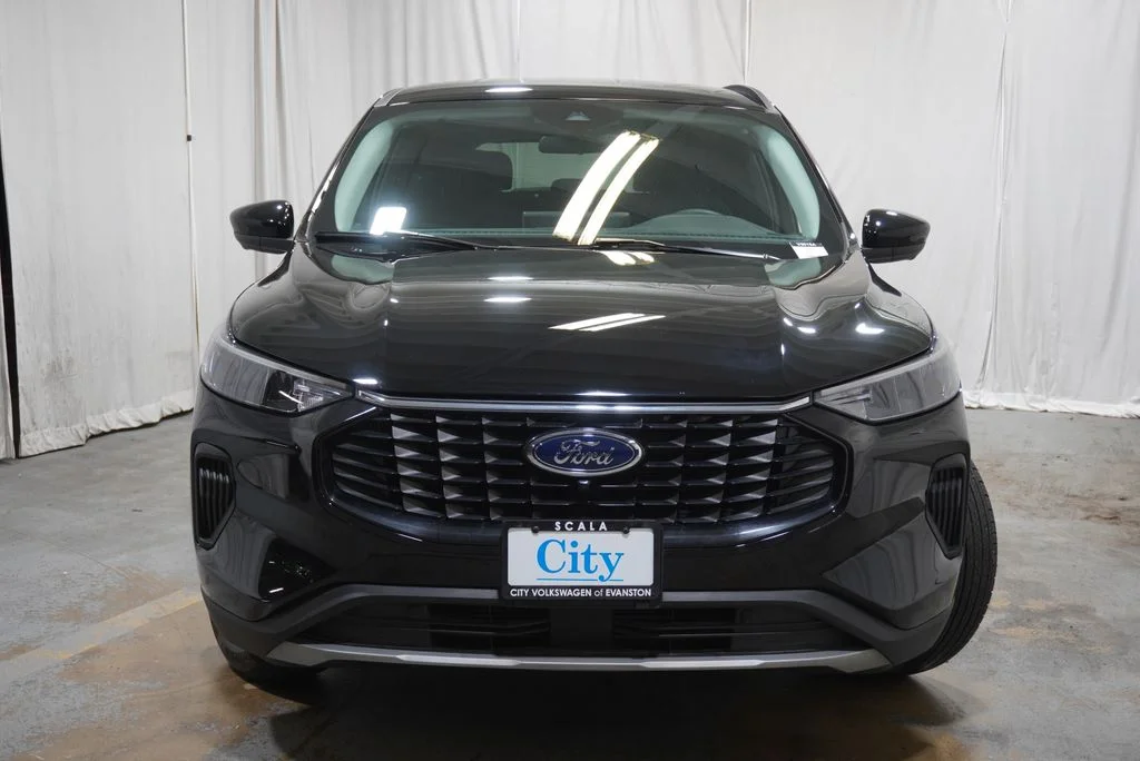 Used 2023 Black Ford Active image 5