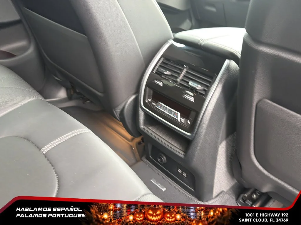 Used 2024  BMW xDrive40i image 34