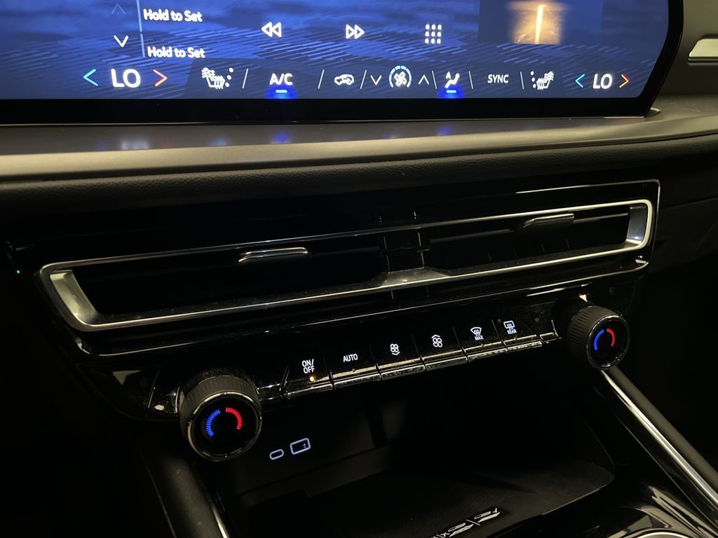 2025 Chevrolet Traverse LT - Photo 18