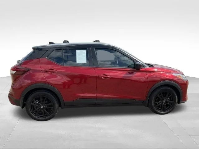 Used 2022 Red Nissan SV image 9