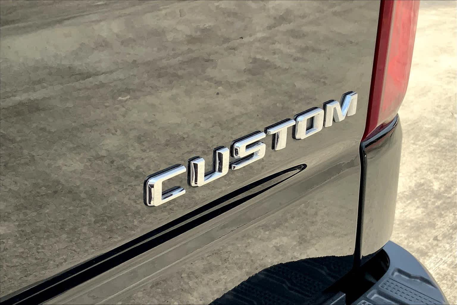 Used 2021 Black Chevrolet Custom image 10