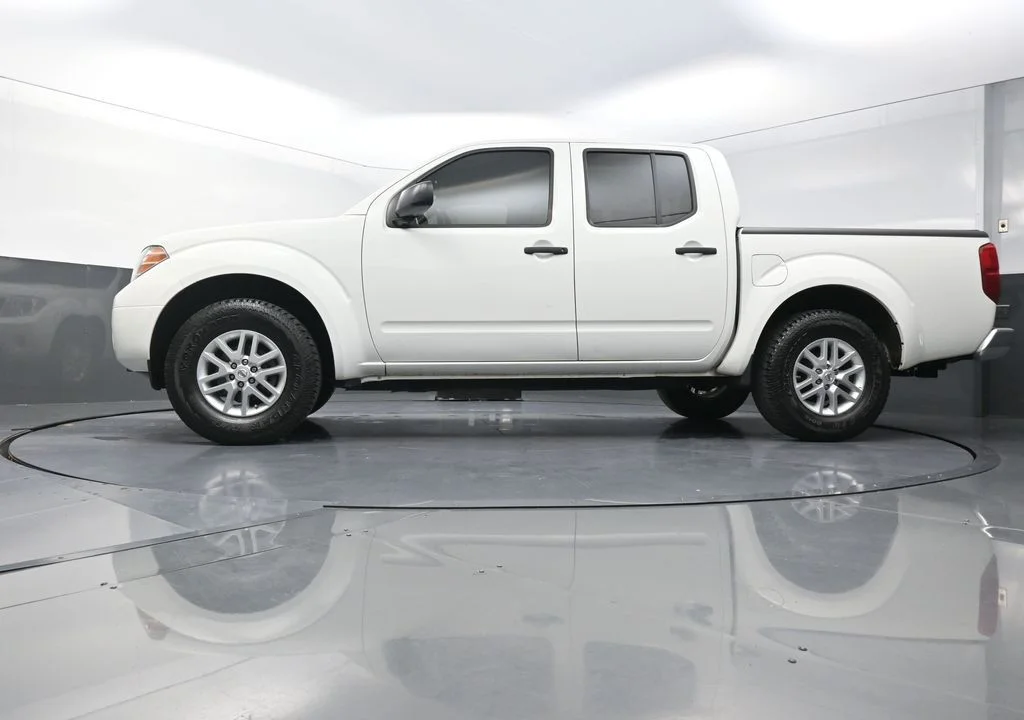 Used 2017 White Nissan SV image 25