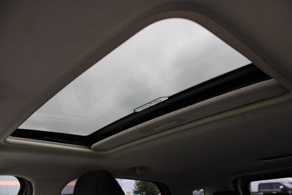 Used 2019 Silver Metallic Ford SE image 5