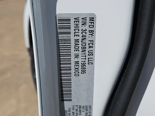 New 2026 Bright White Clear-Coat Exterior Paint Jeep Latitude image 10