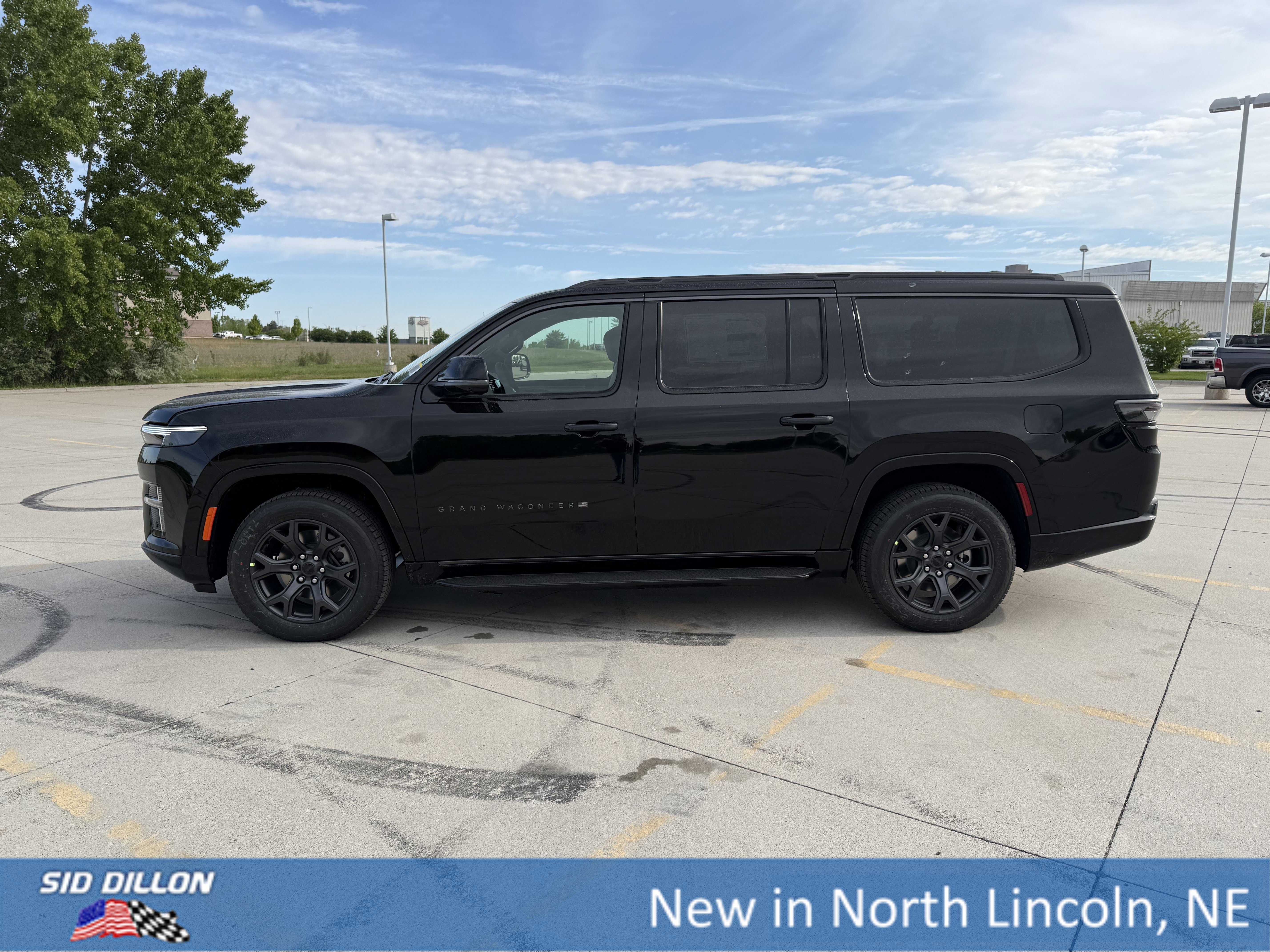 New 2026 High Gloss Black Exterior Paint Jeep Limited Altitude image 2