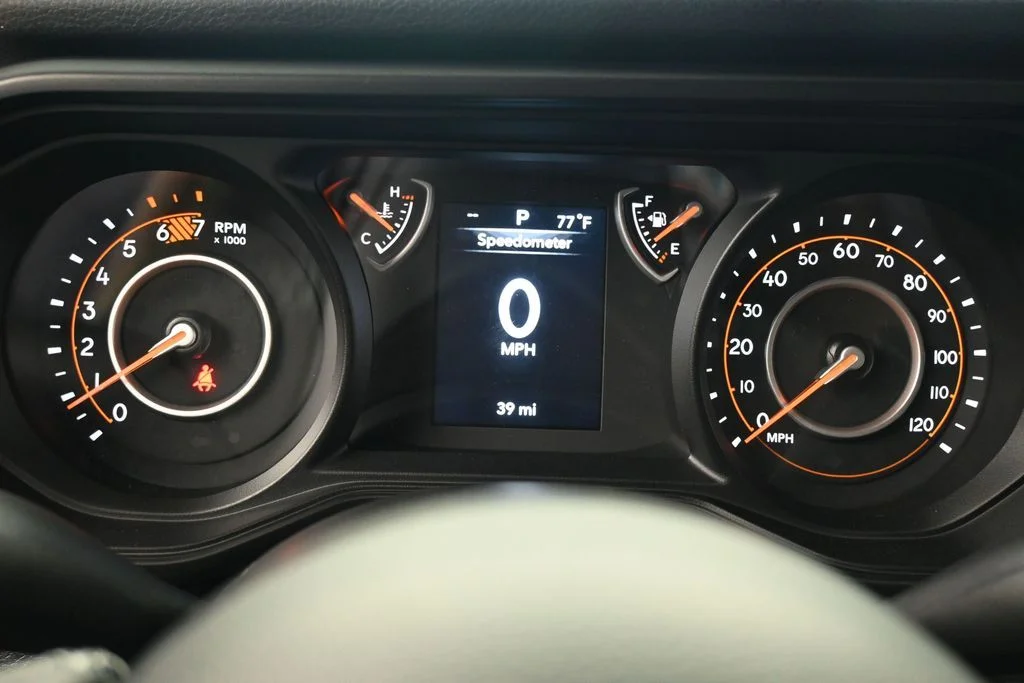 Used 2025 Hydro Blue Pearl Coat Jeep Sport S image 24