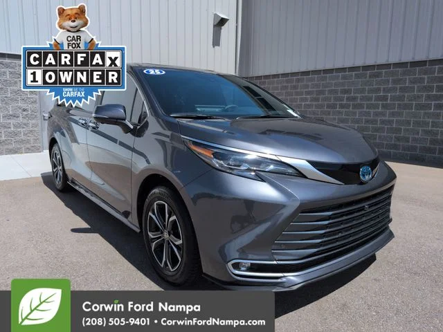 2025 Toyota Sienna Platinum 7-Passenger Hybrid AWD's photo