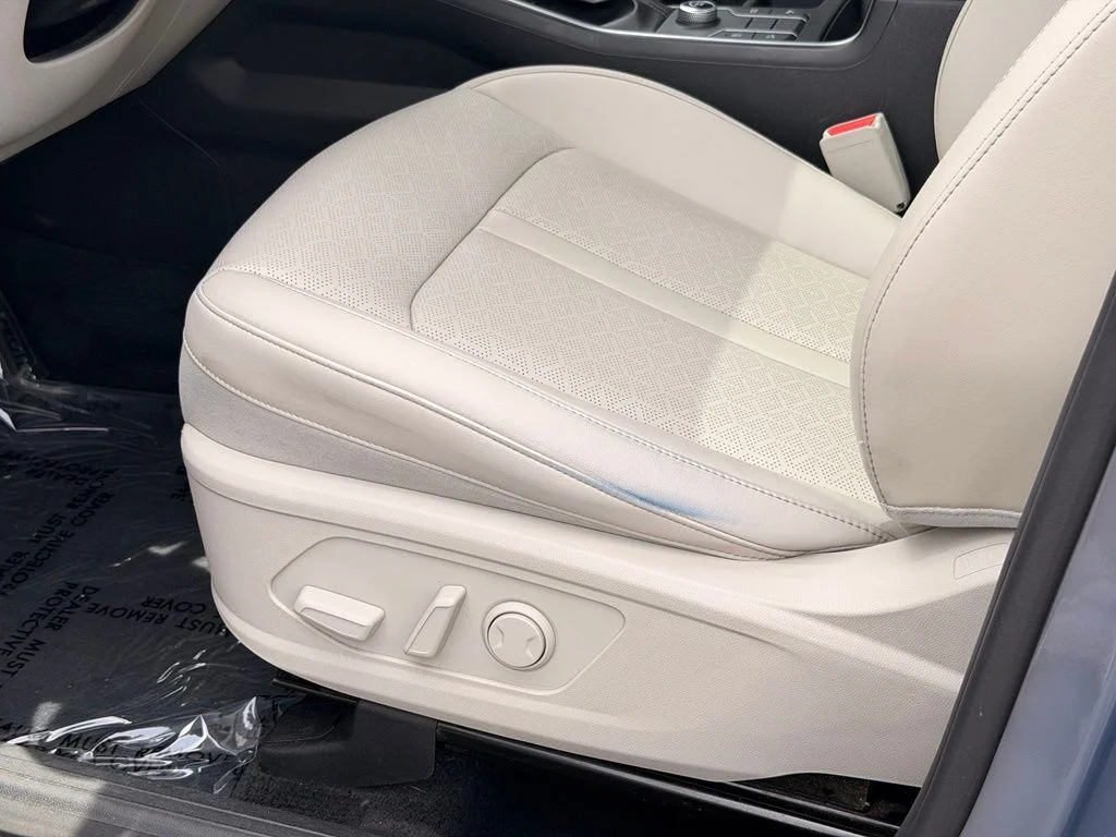 Used 2022 Silver Kia S image 26