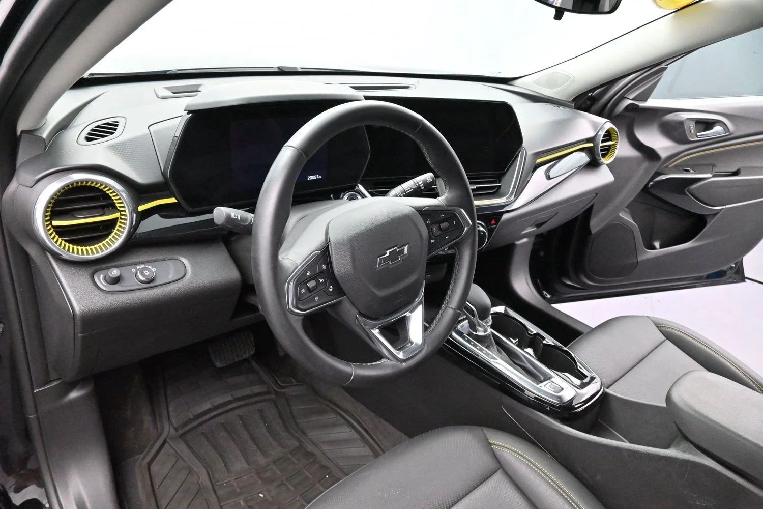 Used 2025 Mosaic Black Metallic Chevrolet ACTIV image 16