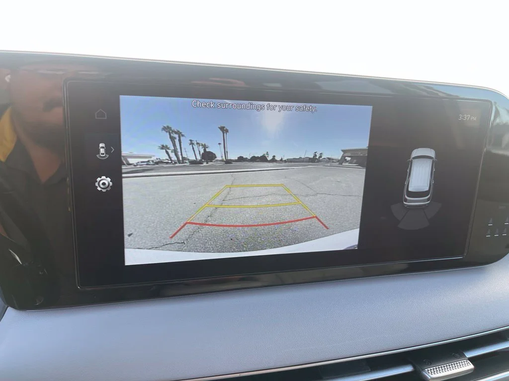 Used 2025 Hyper White Hyundai SEL image 16