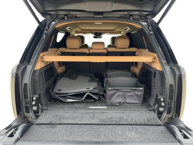 New 2026 Carpathian Grey Land Rover SE image 18
