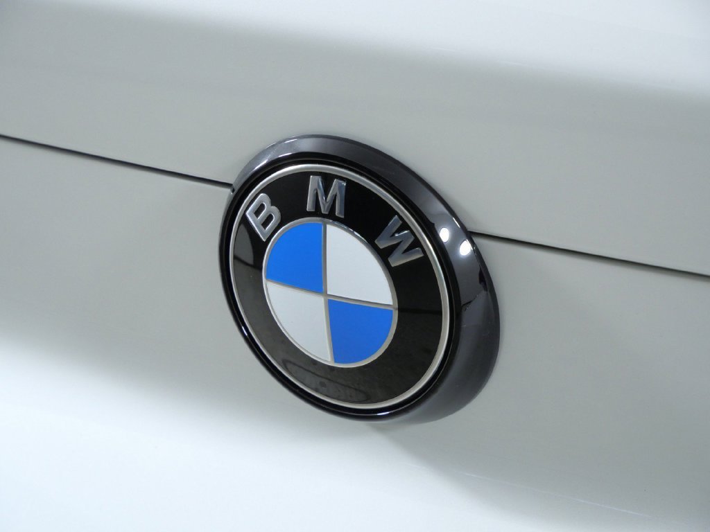 New 2027 Mineral White Metallic BMW xDrive40i image 11