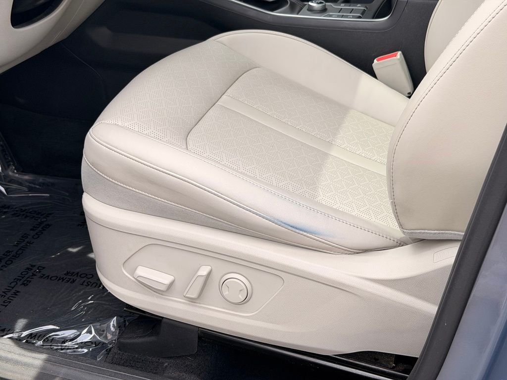 Used 2022 Silver Kia S image 26