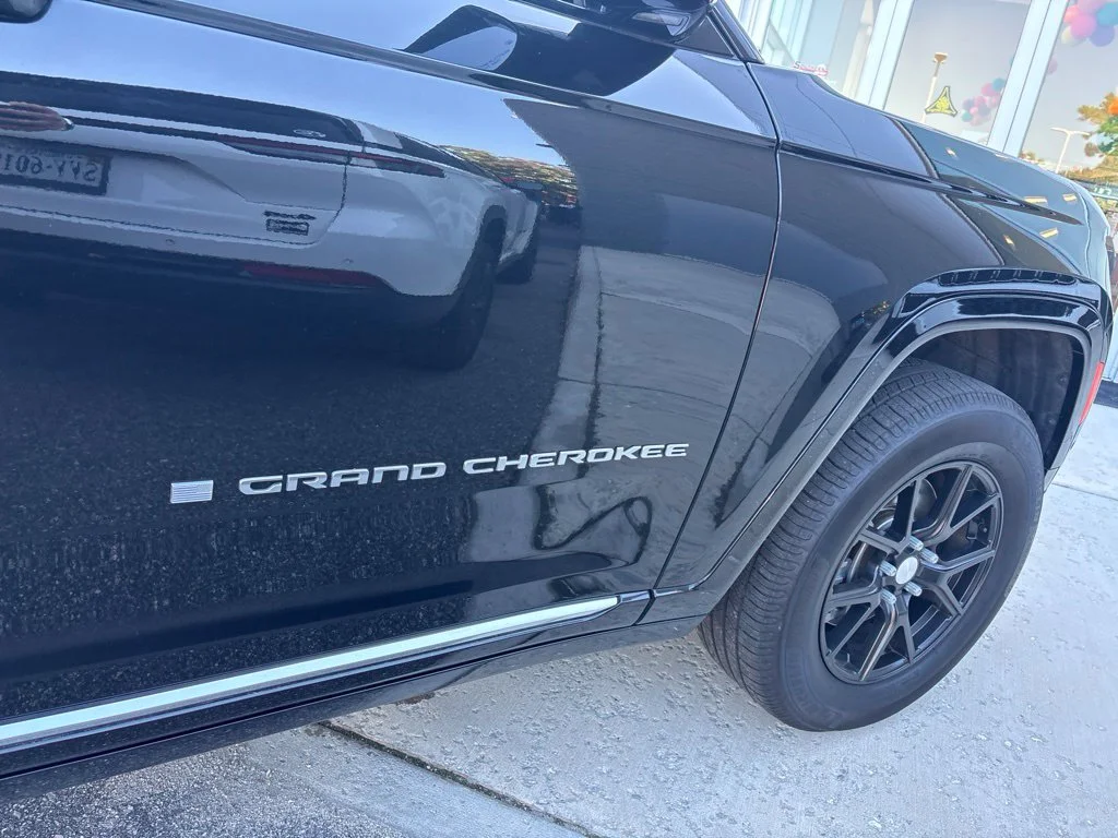 Used 2021 Black Jeep Summit image 38