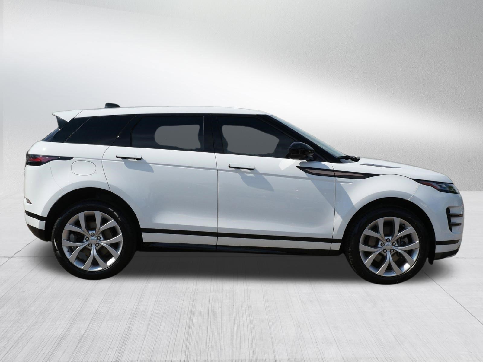 Used 2023 Fuji White Land Rover R-Dynamic SE image 6