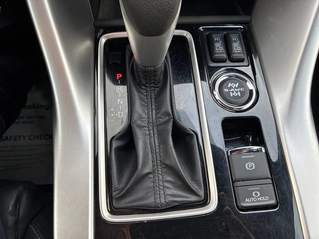 Used 2024  Mitsubishi SE image 20