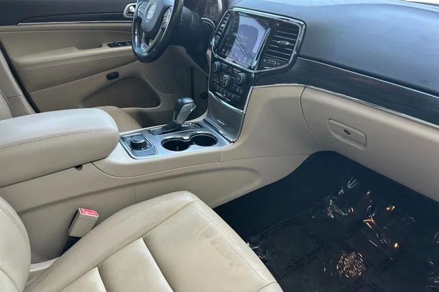 Used 2020 Red Jeep Limited image 18