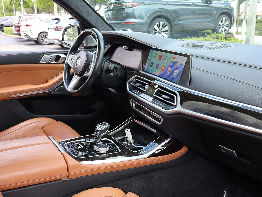 Used 2021 White BMW M50i image 33