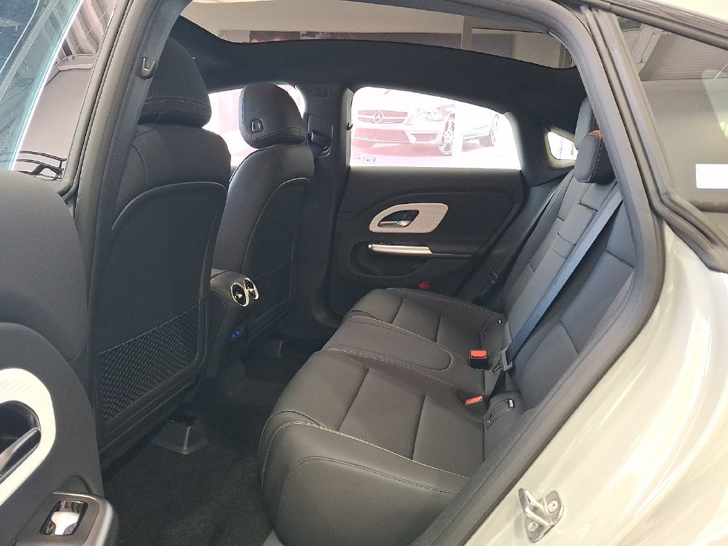 New 2027 MANUFAKTUR Alpine Grey Mercedes-Benz CLA 220 image 33
