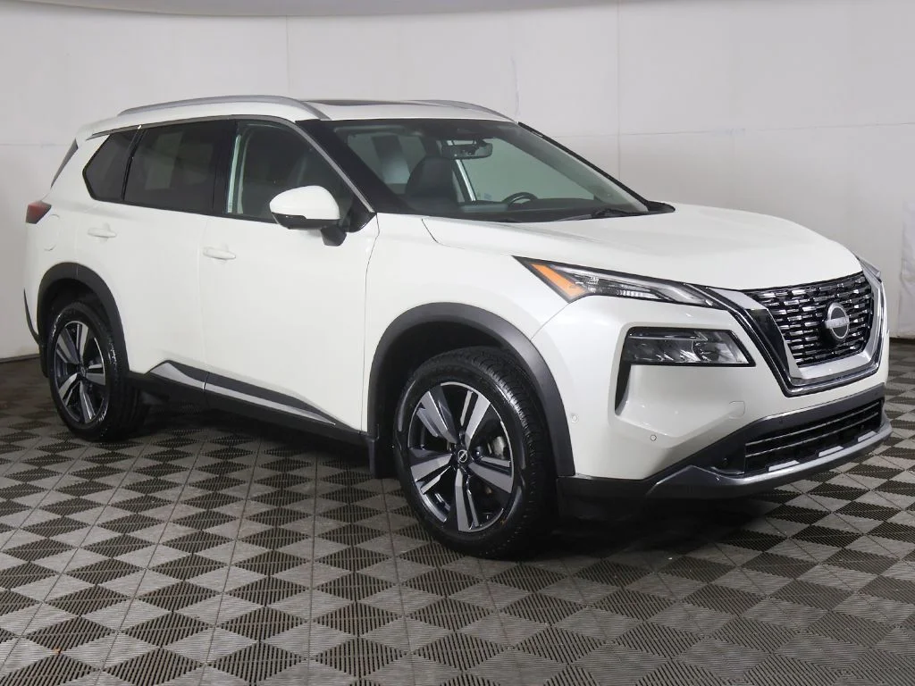 Used 2023 White Nissan SL image 44