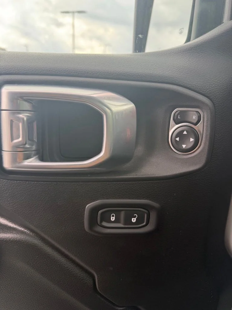 Certified Used 2022 White Jeep Unlimited Rubicon image 29