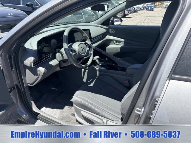 Used 2023  Hyundai SEL image 16