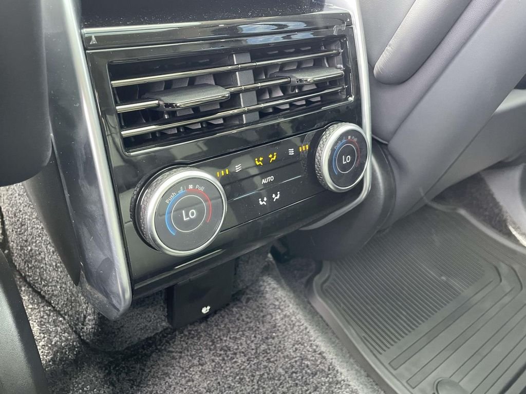 New 2026 Carpathian Grey Land Rover SE image 22