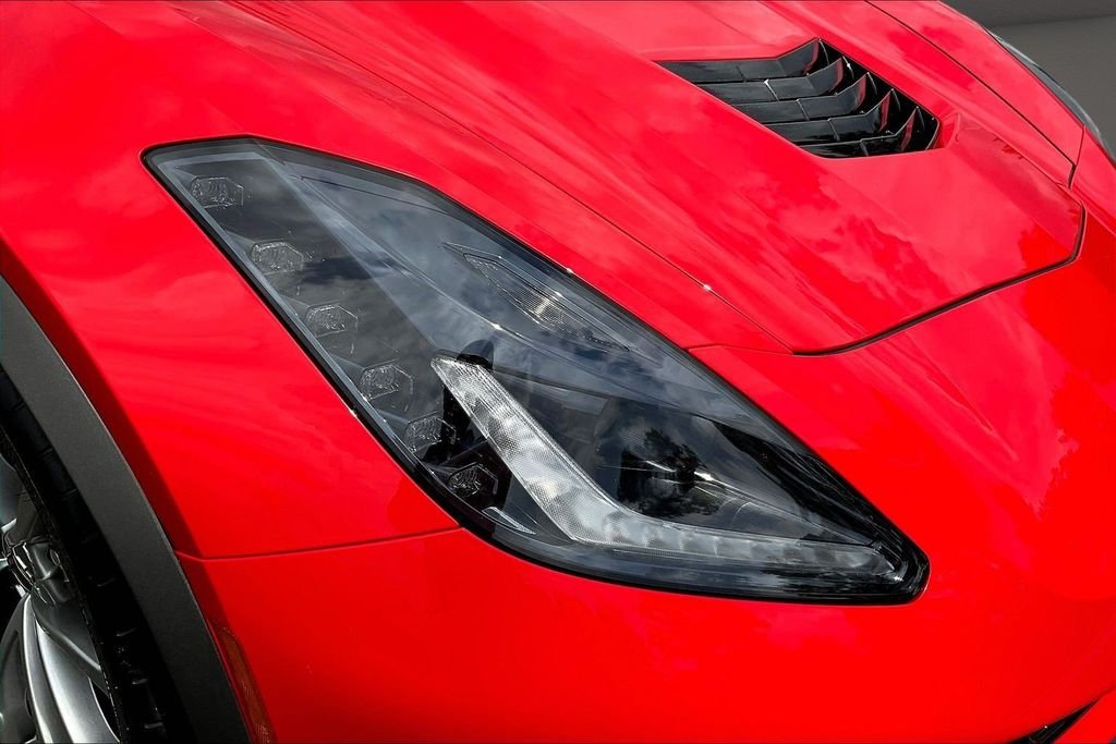Used 2019 Red Chevrolet Grand Sport image 31