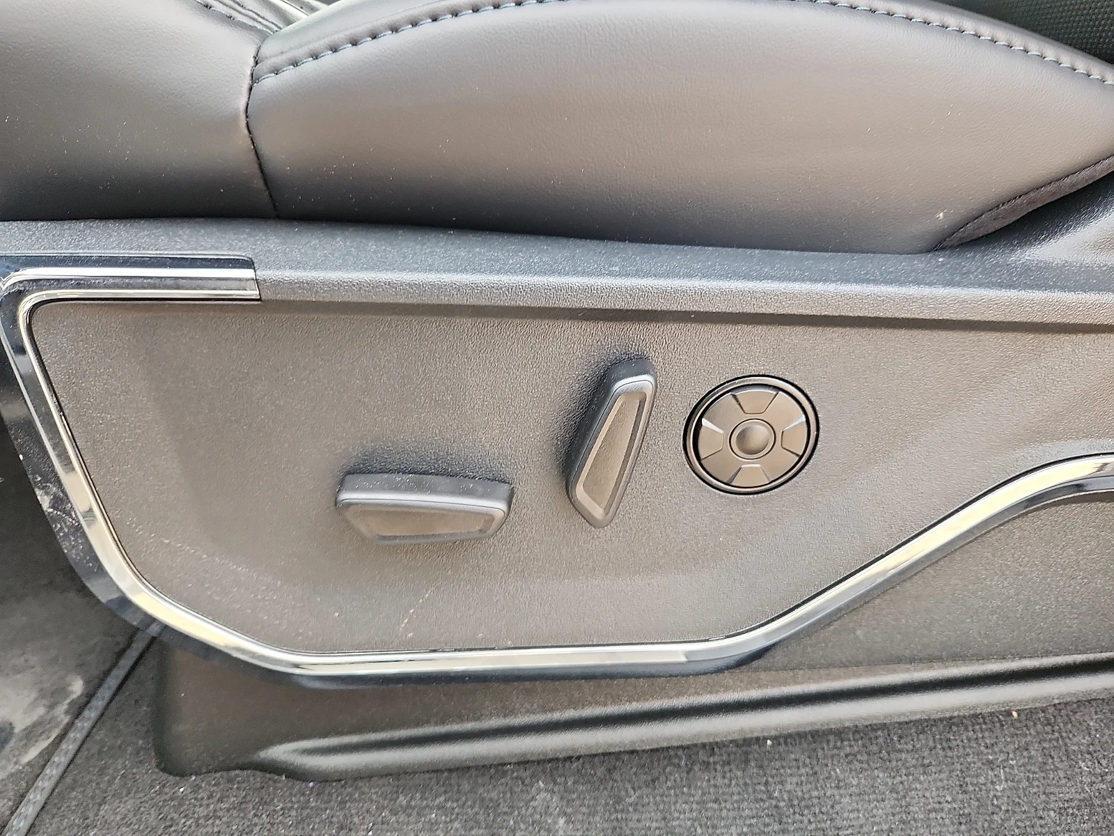 New 2026 Star White Metallic Tri-Coat Ford F-250® Platinum® image 16