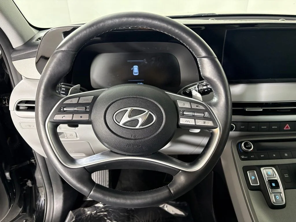 Used 2025 Black Hyundai SEL image 24