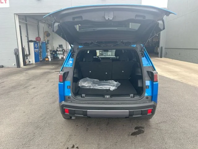 New 2026 Hydro Blue Pearlcoat Jeep Laredo image 24