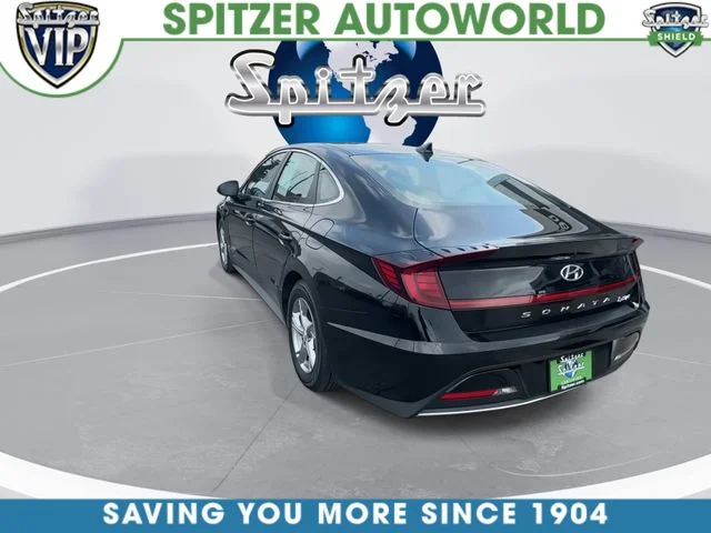 Used 2023 Black Hyundai SE image 7