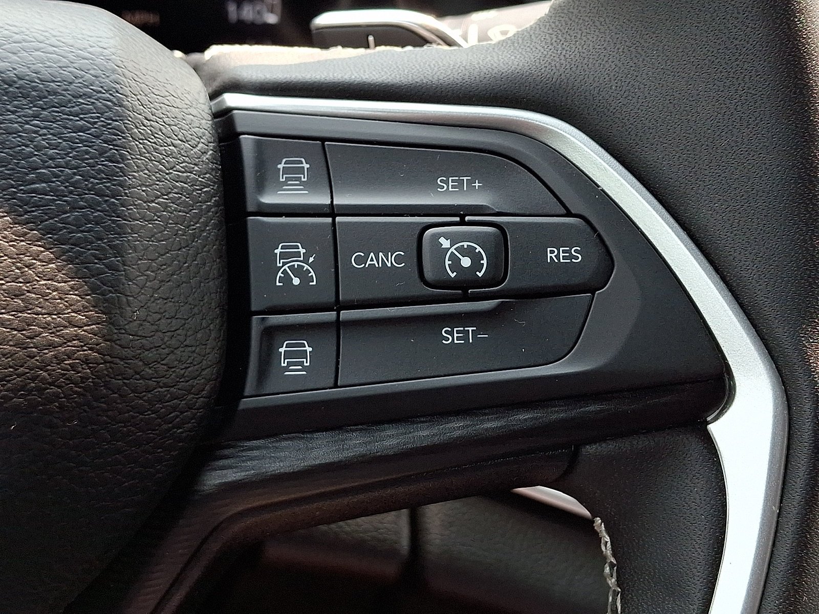 Certified Used 2024 Diamond Black Crystal Pearlcoat Jeep Laredo X image 23